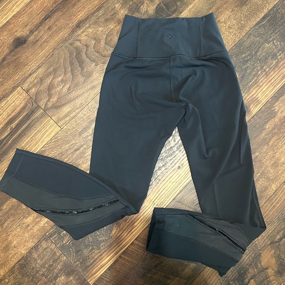 Lululemon Mesh Stripe Leggings - Picture 7 of 13